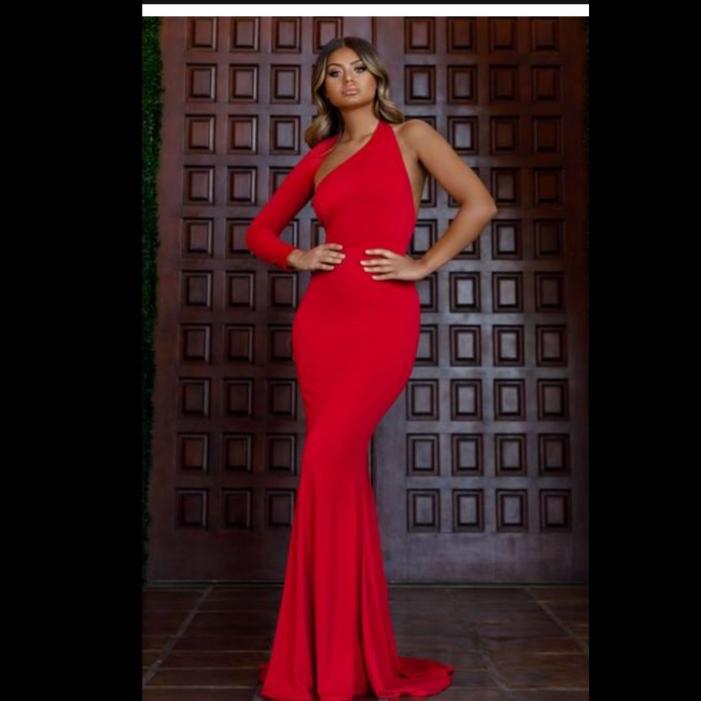 ❌SOLD❌Gorgeous red gown